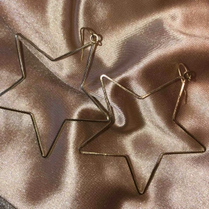  - Jättefina Stjärnor.  Oanvända öronhängen  11kr frakt🌸 Skriv om du har frågor🥰