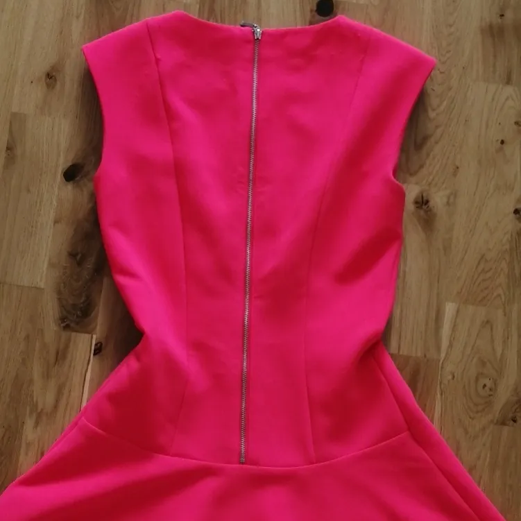 Extra fin neon rosa klänning 🥰😍 . Klänningar.