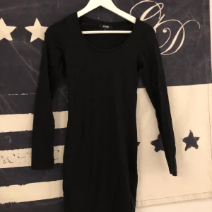 Klänning - Svart klänning, använd en gång, i fint skick! Frakt 44kr