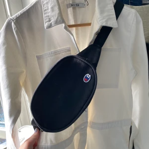 Magväska från champion  - Svart Magväska från champion. 