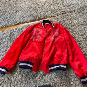  - Aldrig använd, jacka från HM Frakt tillkommer 