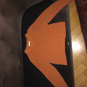 Orange tröja - Xs weekday