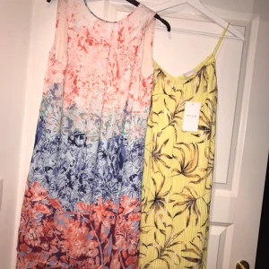 Sommarklänningar - Till vänster: storlek S, använd 2 gånger,150kr                           Till höger: oanvänd storlek XS, 150kr