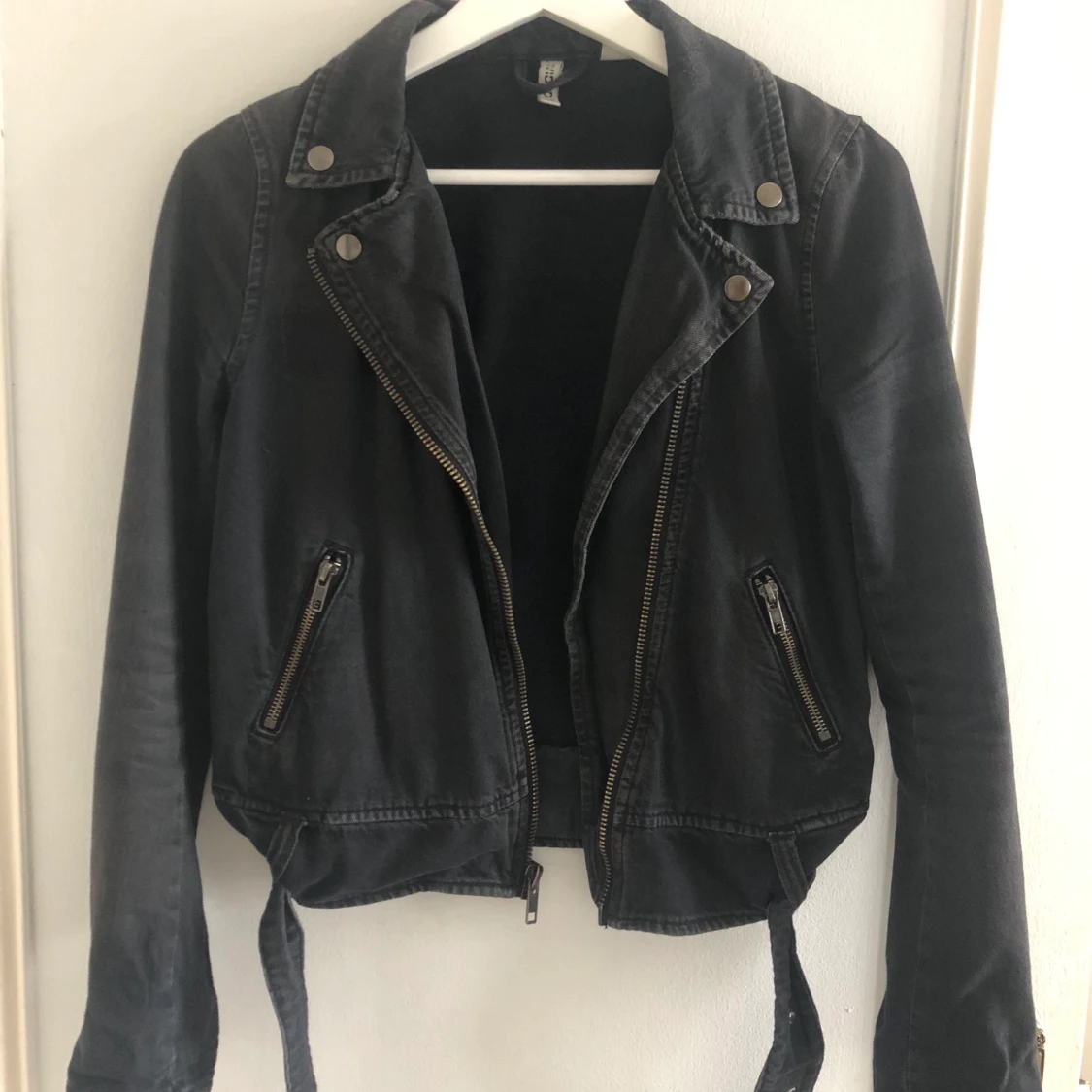 Grå/Svart jeansjacka i biker modell - 91
