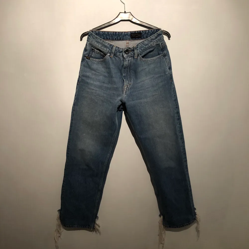 Tiger Of Sweden jeans, storlek 28/30 😇 jättefina men används inte! Säljes för 300 kr + frakt 💘. Jeans & Byxor.