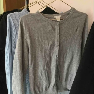  - Använd en gång, som ny☺️ basic kofta 🌹😍 skriv för fler bilder! 