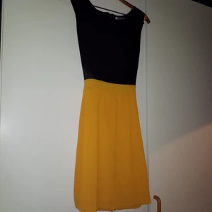 Ny klänning - Oanvänd klänning köpt i London 