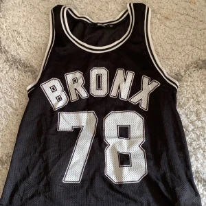 Nätlinne - Säljer detta fina nätlinne ifrån BikBok då det är för litet för mig nu och därmed aldrig kommer till användning. Storlek XS. Betalas med swish och köparen står för frakten 🦋