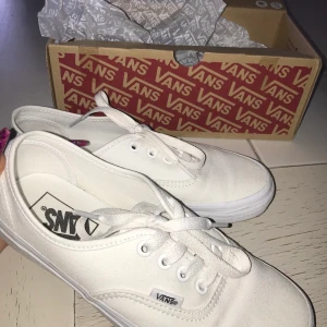 Vans 36.5 - Vans storlek 36.5 använd 1 gång utomhus 