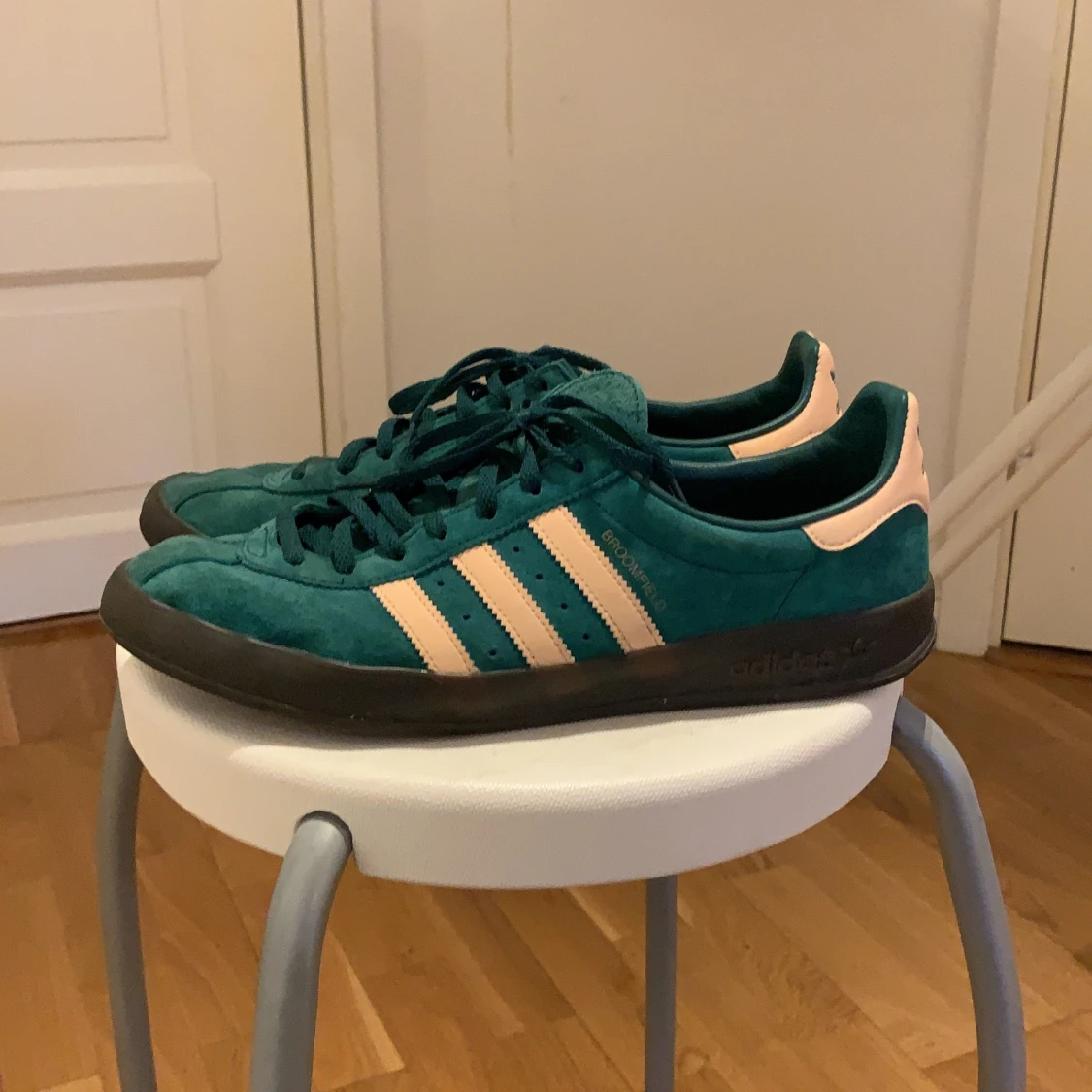Adidas broomfield gröna storlek 44