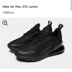 Nike air Max 270 - Lägger ut igen pga oseriös köpare. säljer mina Nike air Max 270, dem är i bra skick och säljer pga av de inte är min stil längre. Storlek 5.5Y (38) och de är från JD sports. Startbud: 600kr, skriv privat ifall ni är intresserade😊 ordinarie pris: 1250kr