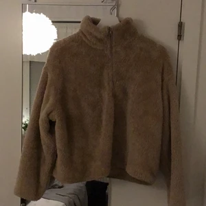 Super mjuk tröja - Använd 1 gång, inte riktigt min stil därför säljer jag💞 jätte mysig