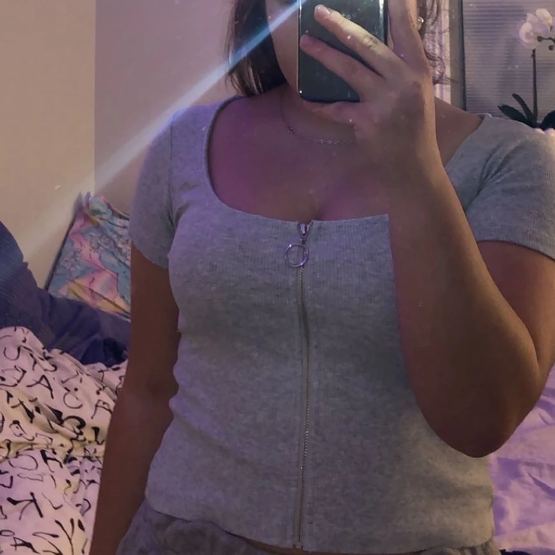 T-shirt med dragkedja