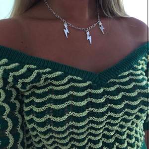 Trendigt halsband från en tjej på instagram som gör egna (Alvas.z på instagram, hennes bild). Aldrig använt! Kostade 120kr nytt