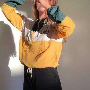 Windbreaker  - Asball windbreaker från nfl. Går att knyta i midjan.