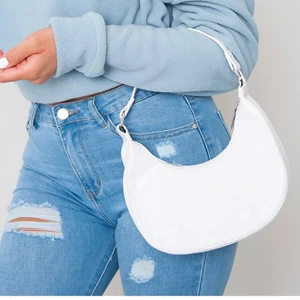 Vit väska  - En vit väska från Jfr.se 