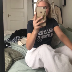 Hollister t-shirt  - Har inte använt på ett tag, väldigt bra skick!💖