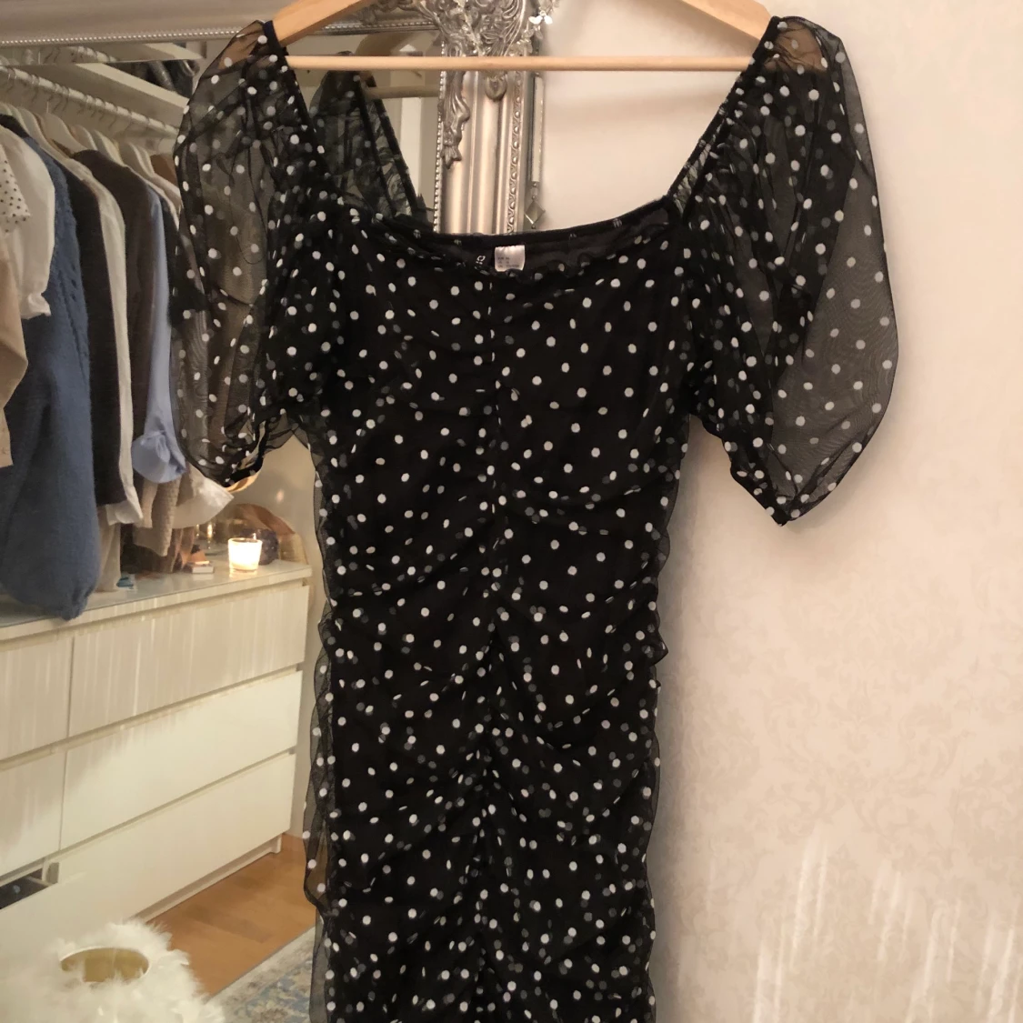 Prickig klänning från HM