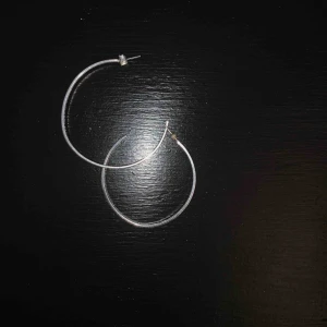  - TROR dessa är i äkta silver. Säljer pga de inte kommer till användning. Fler bilder kan skickas. Köparen står för frakt. 