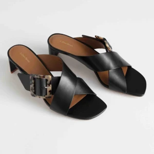  - Klackade sandaler från & other stories, strl 39. Helt oanvända.   Finns att hämta i sthlm annars tillkommer frakt