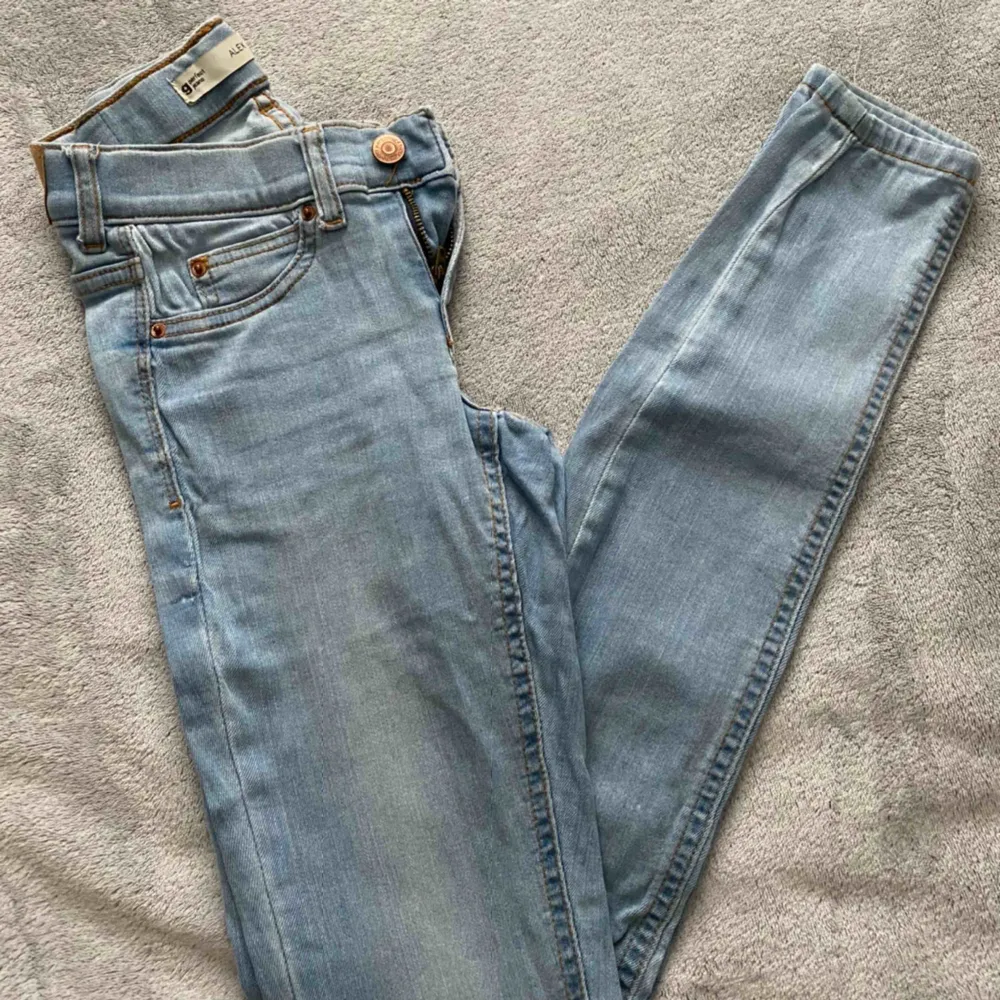 Alex jeans  Storlek xs Använda 1 gång . Jeans & Byxor.