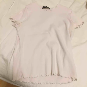  - Baby rosa ruffles topp från Brandy Melville 