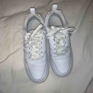  - Snygga skor, inte originella airforce. Använda 1 gång.  Frakt ingår inte
