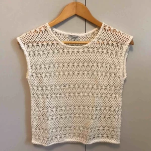  - Virkad topp, storlek 170. Sparsamt använd. Köparen betalar frakt 🚚 