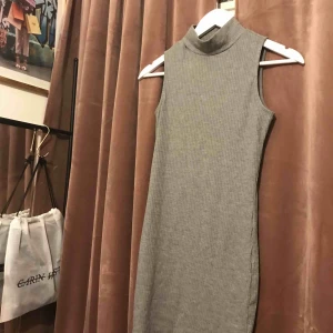  - Tight klänning i stretchigt material! Både skön och supersnygg👌🏻