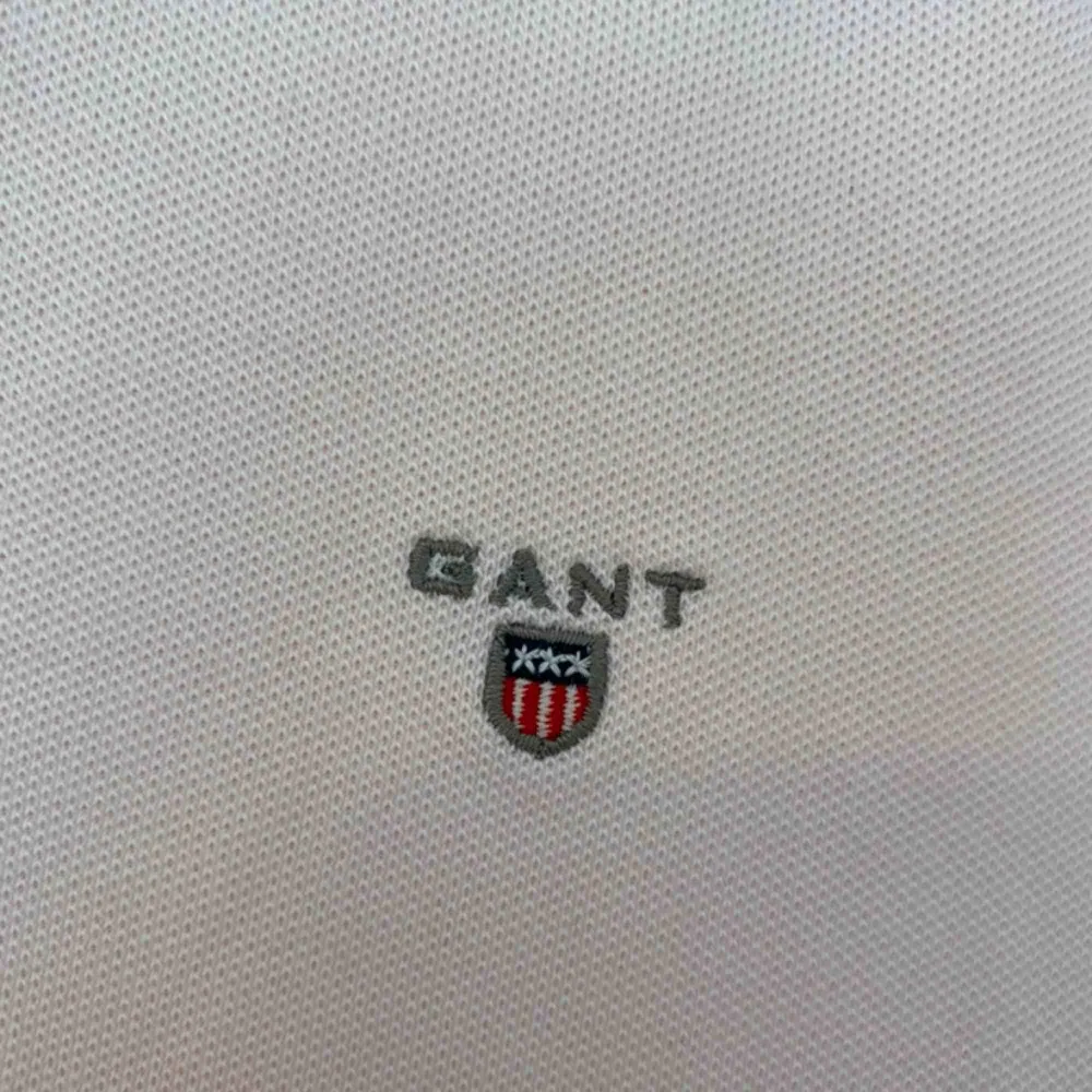 Pikètröja från Gant i storlek S. Säljer då jag i te får användning av tröjan. Köparen står för frakt. Pris kan diskuteras. T-shirts.