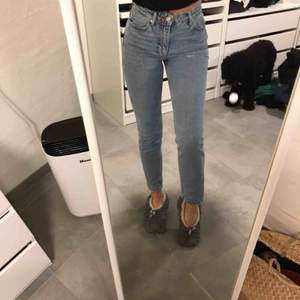 sjukt snygga ljusblåa jeans från ZARA ✨✨ frakt ingår i priset 