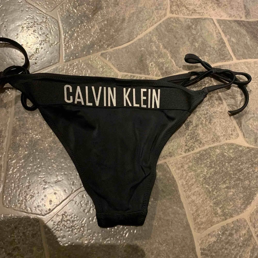 Bikini underdel, fint skick, aldrig använda. Calvin Klein . Övrigt.