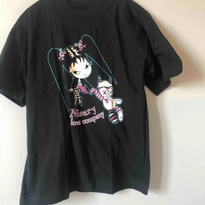  - asgullig t-shirt, oanvänd 