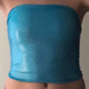  - Skitfin bandau topp i skimrigt material, väldigt stretchig så funkar till alla storlekar skulle jag säga!!