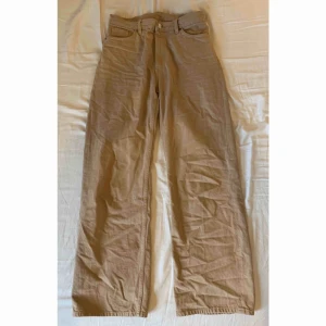  - Knappt använda Yoko jeans från monki i mycket bra skick.  Storlek 29/32. Säljer pga för små för mig.