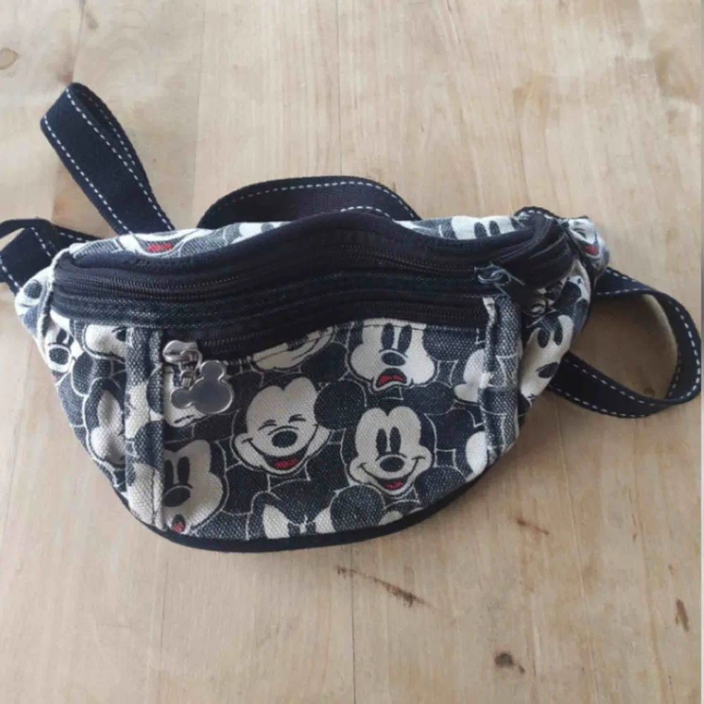 Vintage Musse pigg-väska.  Disney Mickey Mouse. Normalt begagnat skick. Väskor.