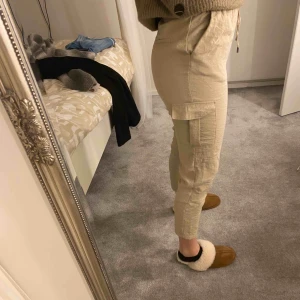  - Kostymbyxa från vila, fint skick, säljer då jag ledsnat. 150+frakt 