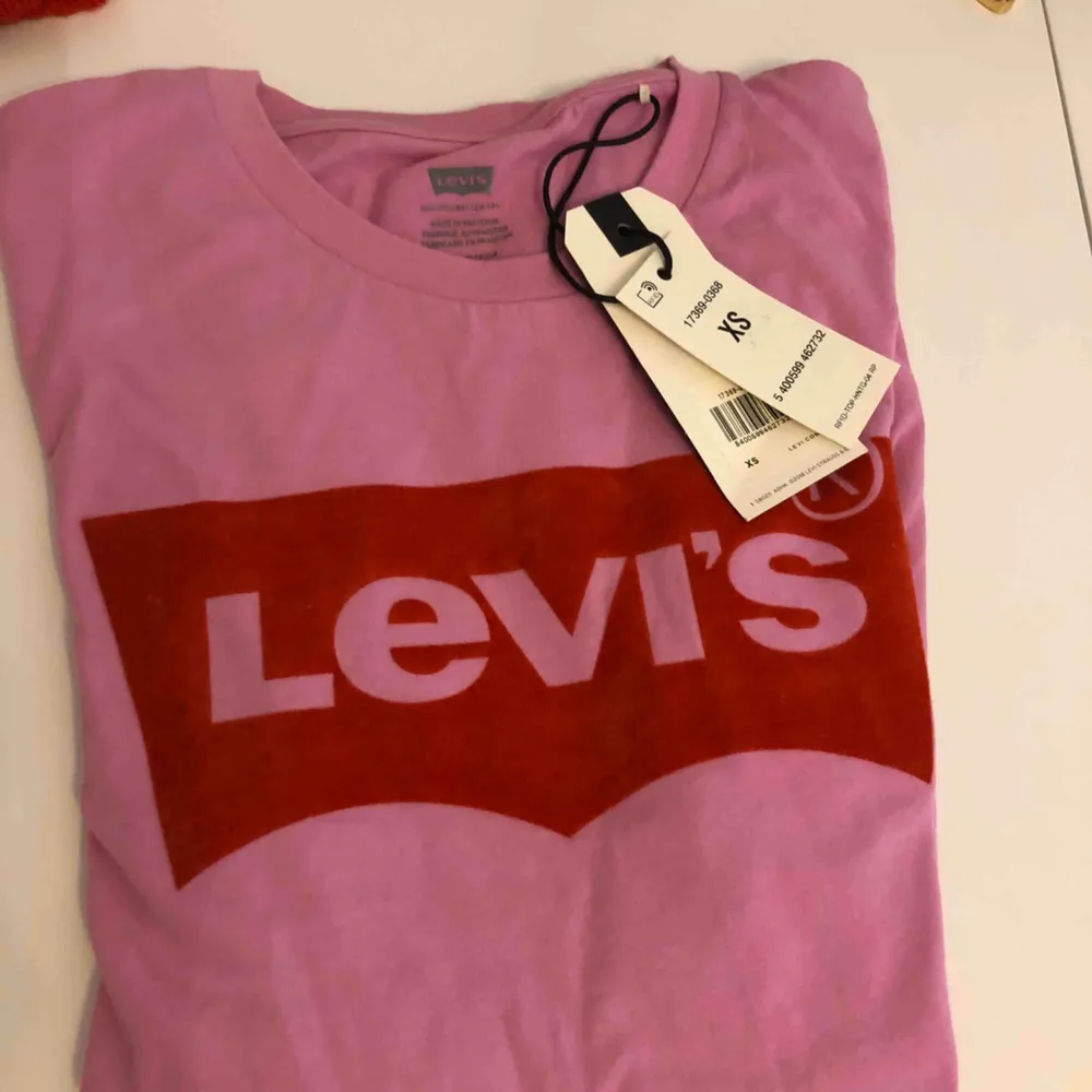 Levis t-shirt, helt oanvänd . T-shirts.