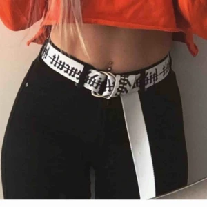  - Skärp ifrån hidden cult, väldigt snyggt men kommer inte tio användning längre.  Köparen står för frakten.