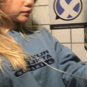  - Säljer min favorit vintage oversized sweatshirt som är köpt i Berlin då den tyvärr inte längre kommer till användning💕 kan frakta eller mötas upp i uppsala☺️ 