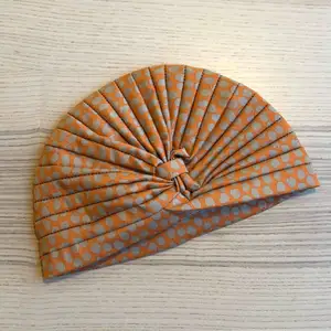 Jättefin turban/mössa, köpt från en säljare på etsy. Fri frakt! OBS! Den är för ett vuxet huvud. Har mest sett såna här för barn, men den här är alltså för vuxna :)