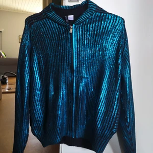 Glittrig stickad party jacka - Endast använd en gång, från H&M divided