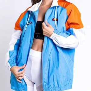 Ellesse jacka, strl 38 - Jacka från Ellesse. Endast använd en gång, väldigt bra skick!