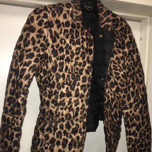 Leopard jacka i 34 - Oanvänd höst / vår jacka, storlek xs jättefräsch!