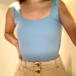 Ljusblått linne - Aldrig använt då jag inte tycker det passar mig så bra. 