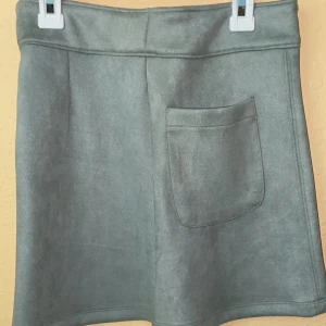 Skirt  - This item is a skirt from Forever 21  A Size S Never been used. Conditions 10/10