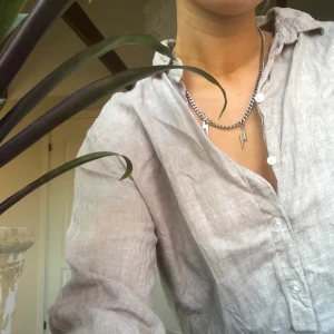 Beige linneskjorta - Snygg beige linneskjorta 