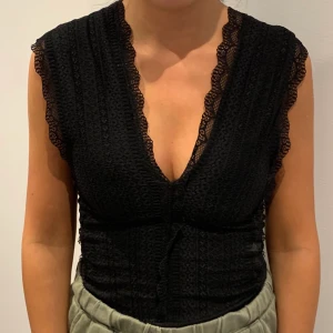 Svart nät blus - Snygg blus i strl S 