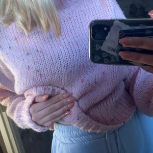 Rosa stickad tröja strl 36 - Jättefin stickad tröja som inte kommit till användning! I mycket bra skick💗 (frakt tillkommer) 