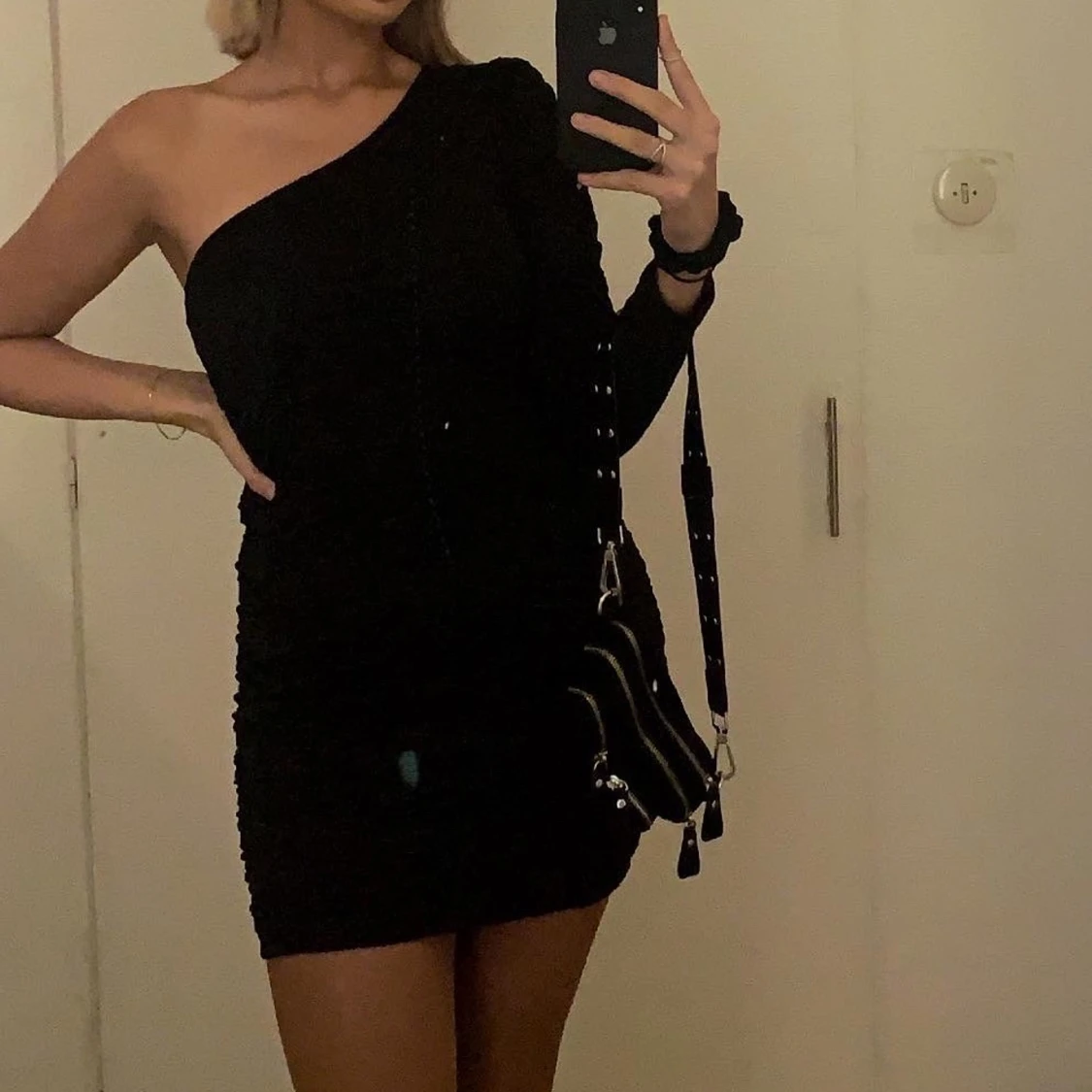 Klänning one shoulder  - 90